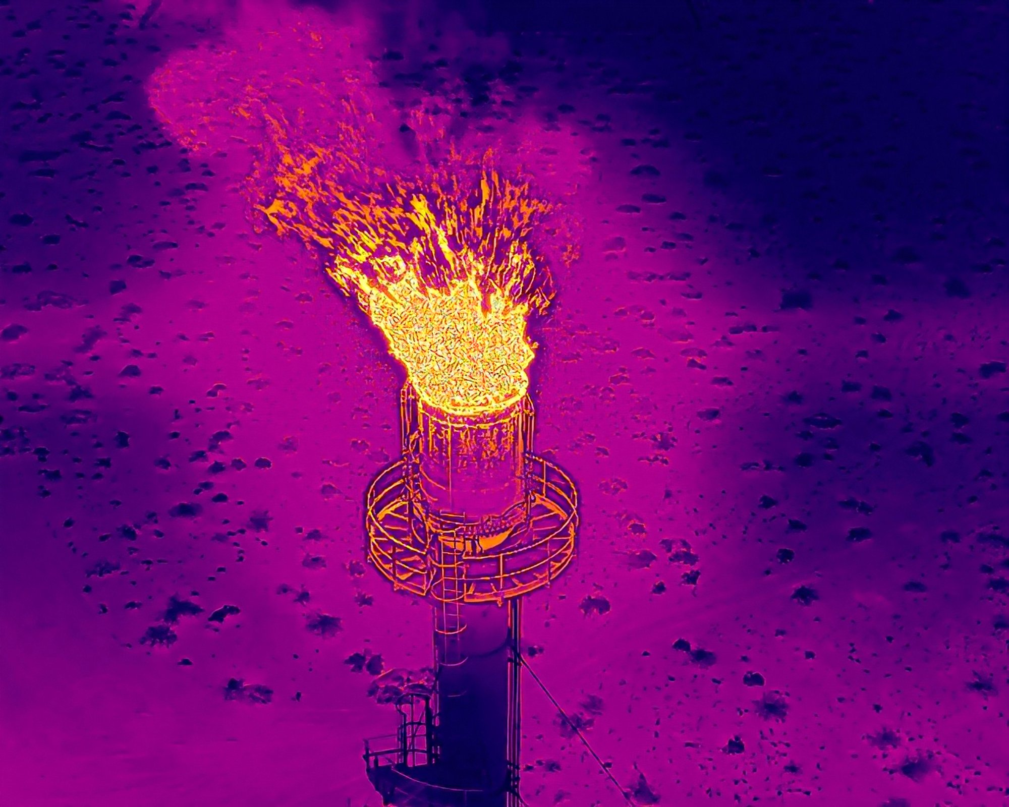 Inspección térmica de antorcha en combustión